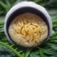 泰剧网观看指南编辑小满的照片，她微笑着面对镜头，背景是泰国街头